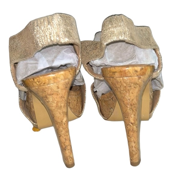 Diane Von Furstenberg Zia Metallic Gold Leather High Heel Sandals. Size 8 - Picture 2 of 13